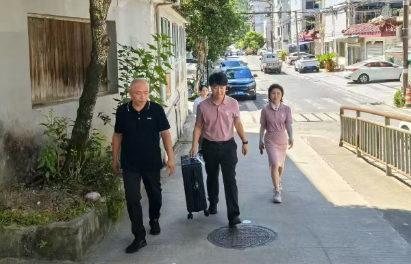 “共圆莘莘学子大学梦” 项目伴 527 ...